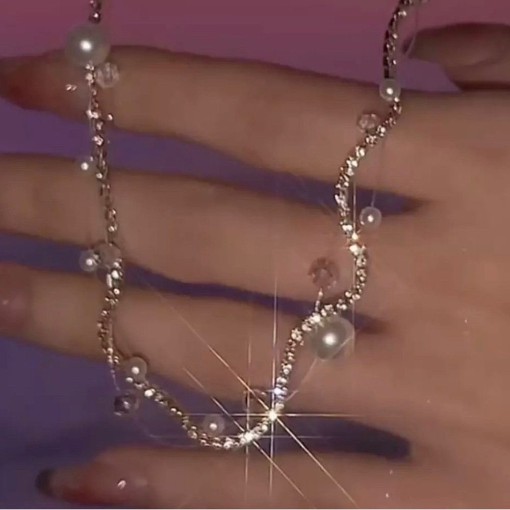 Stunning and Elegant Choker Necklace Accessory Jewelry